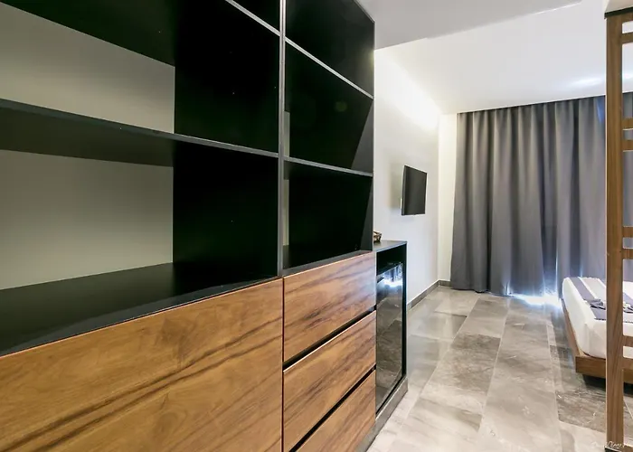 Aparthotel Iik By Groovy Stays- A Hip Condo-hotel With Wifi, Rooftop, Pool, Sleeps 6 4*