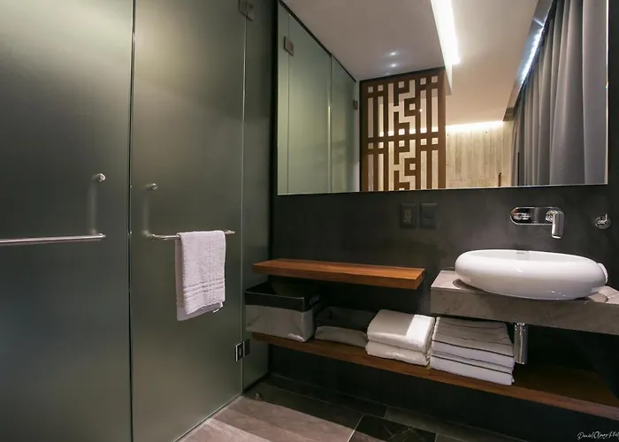 Iik By Groovy Stays- A Hip Condo-hotel With Wifi, Rooftop, Pool, Sleeps 6 4* Tulum