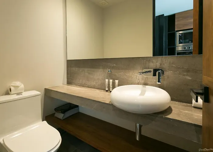 Aparthotel Iik By Groovy Stays- A Hip Condo-hotel With Wifi, Rooftop, Pool, Sleeps 6 4*