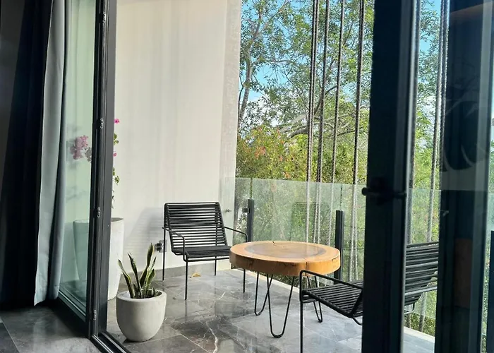 Iik By Groovy Stays- A Hip Condo-hotel With Wifi, Rooftop, Pool, Sleeps 6