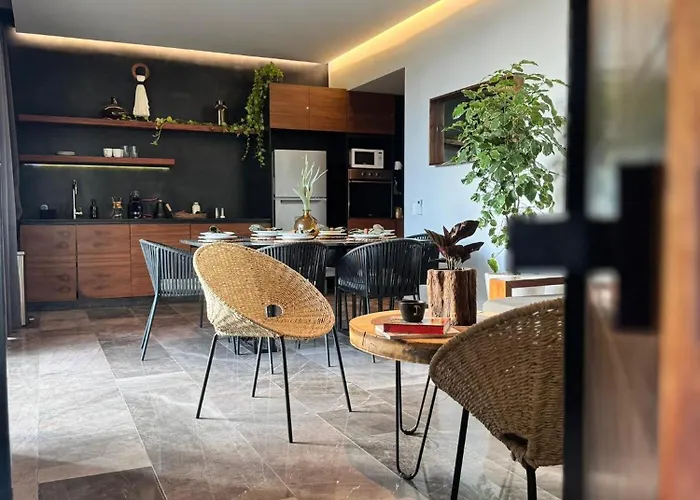 Iik By Groovy Stays- A Hip Condo-hotel With Wifi, Rooftop, Pool, Sleeps 6 4*